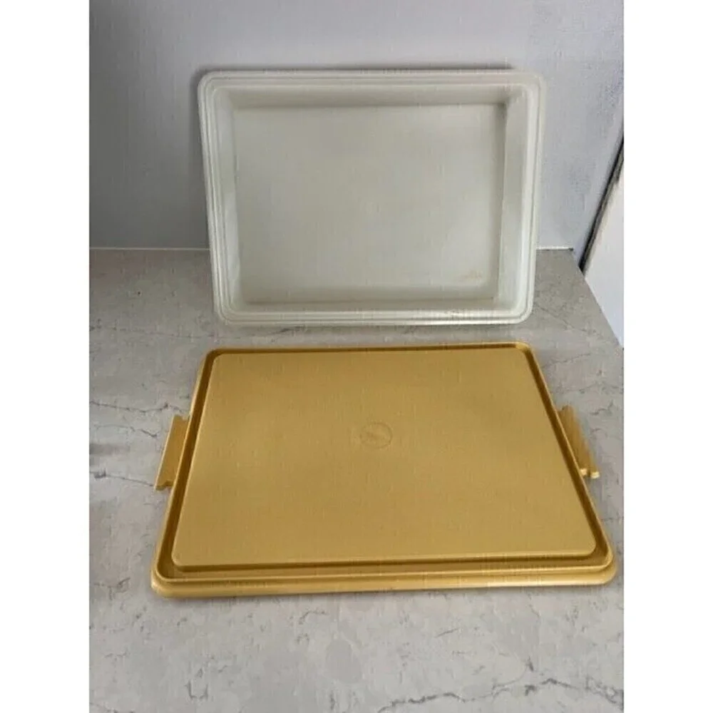 VINTAGE Tupperware Harvest Gold Rectangle 2 Piece Cake Carrier